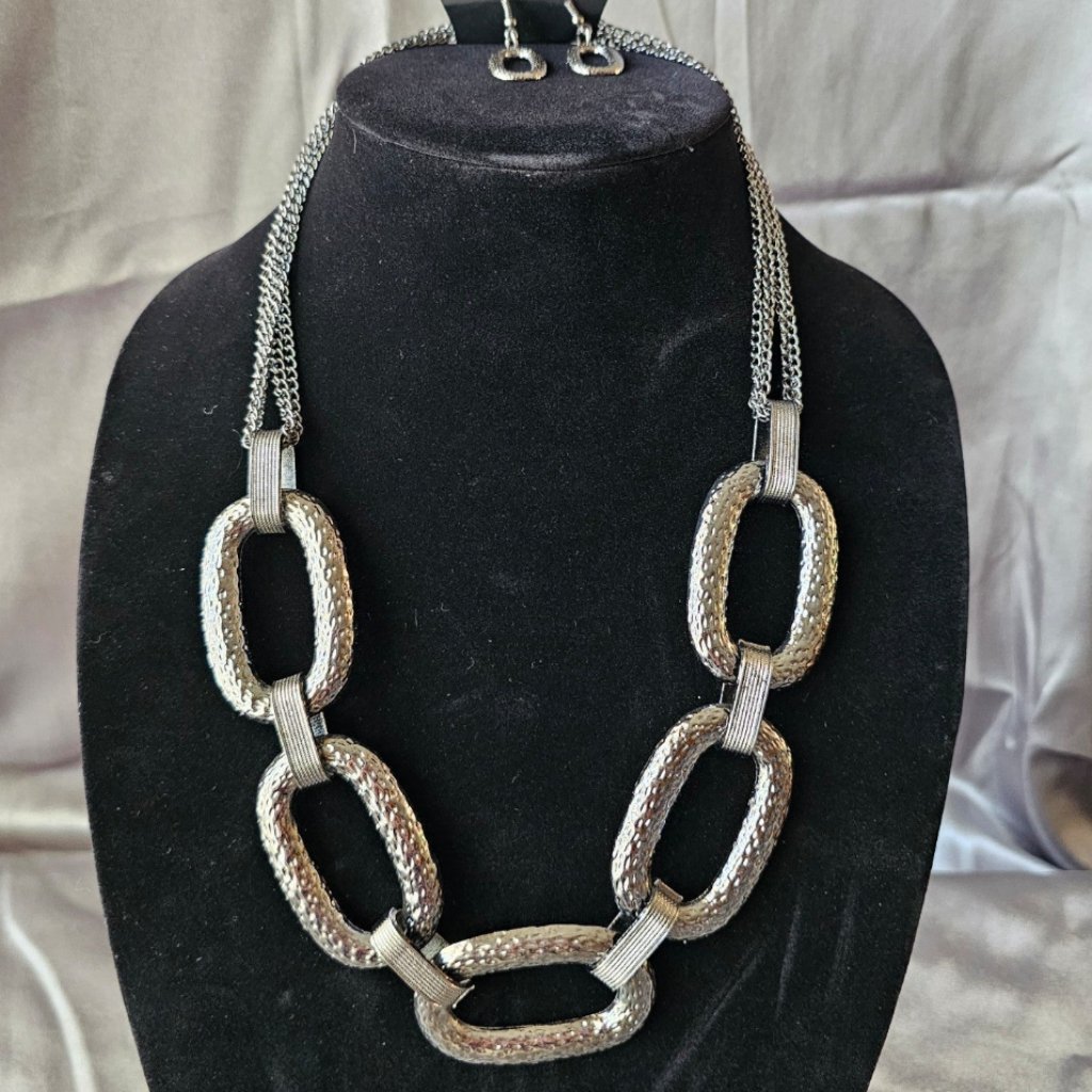 Necklance
